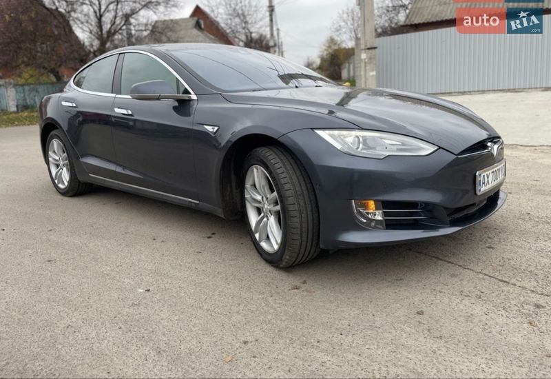 Лифтбек Tesla Model S 2015 в Харькове
