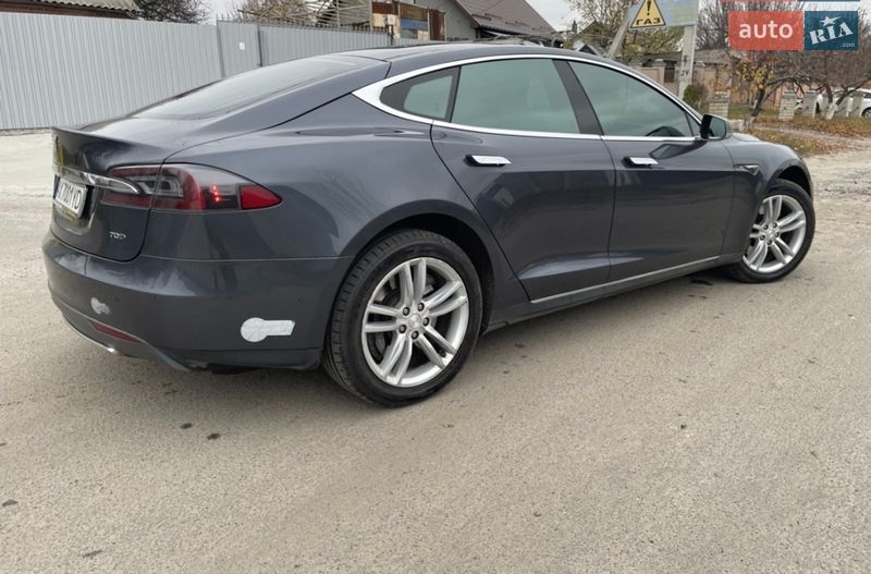 Лифтбек Tesla Model S 2015 в Харькове