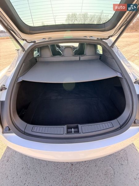 Лифтбек Tesla Model S 2018 в Киеве