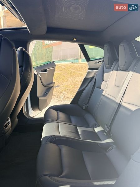 Лифтбек Tesla Model S 2018 в Киеве