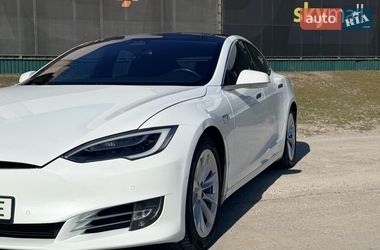 Лифтбек Tesla Model S 2018 в Киеве