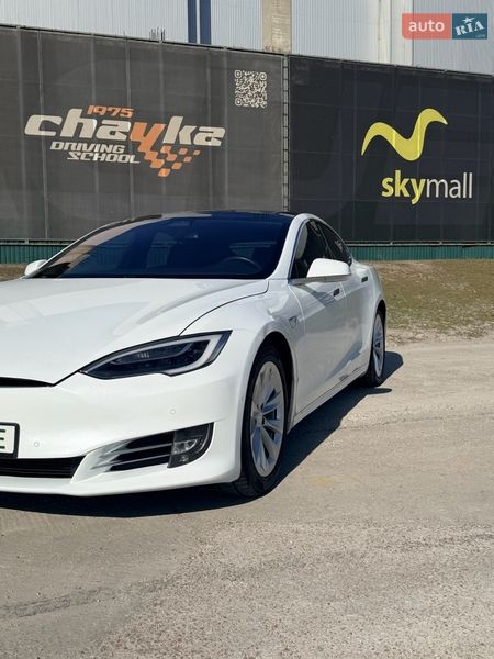 Лифтбек Tesla Model S 2018 в Киеве