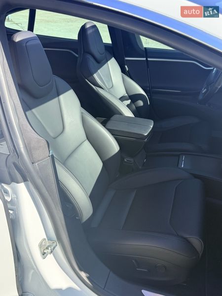 Лифтбек Tesla Model S 2018 в Киеве
