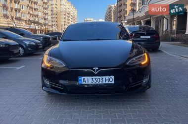 Ліфтбек Tesla Model S 2016 в Києві