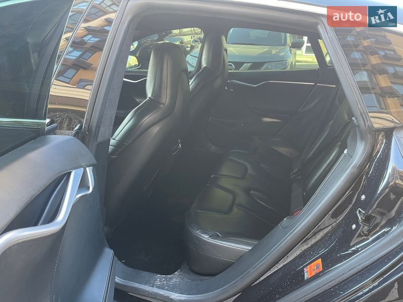 Лифтбек Tesla Model S 2016 в Киеве