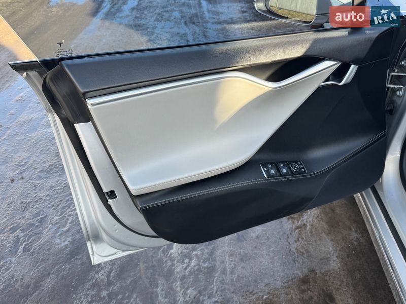 Ліфтбек Tesla Model S 2014 в Прилуках