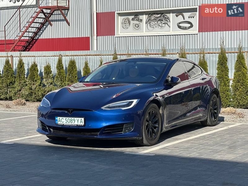 Ліфтбек Tesla Model S 2017 в Луцьку