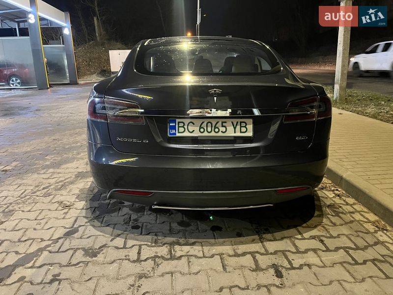 Лифтбек Tesla Model S 2015 в Львове фото 5 Лифтбек Tesla Model S 2015 в Львове