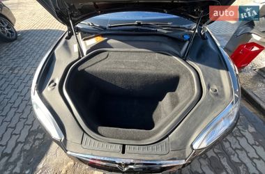Лифтбек Tesla Model S 2015 в Львове