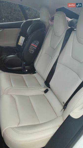 Лифтбек Tesla Model S 2017 в Киеве фото 12 Лифтбек Tesla Model S 2017 в Киеве