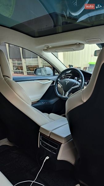 Лифтбек Tesla Model S 2017 в Киеве фото 14 Лифтбек Tesla Model S 2017 в Киеве