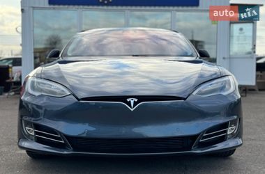 Лифтбек Tesla Model S 2017 в Киеве