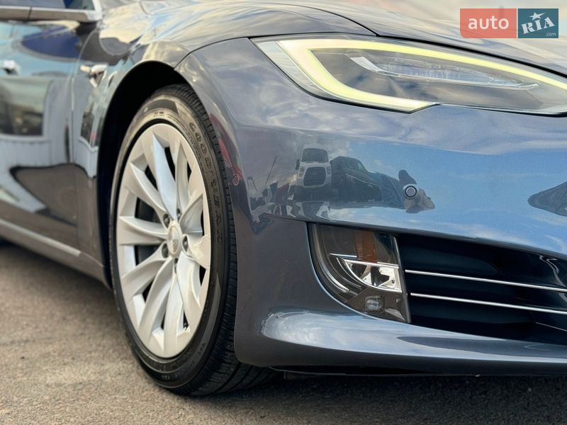 Ліфтбек Tesla Model S 2017 в Києві
