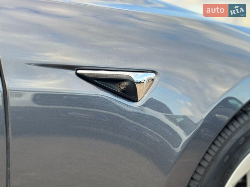 Ліфтбек Tesla Model S 2017 в Києві