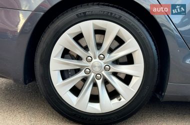 Лифтбек Tesla Model S 2017 в Киеве