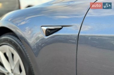 Лифтбек Tesla Model S 2017 в Киеве