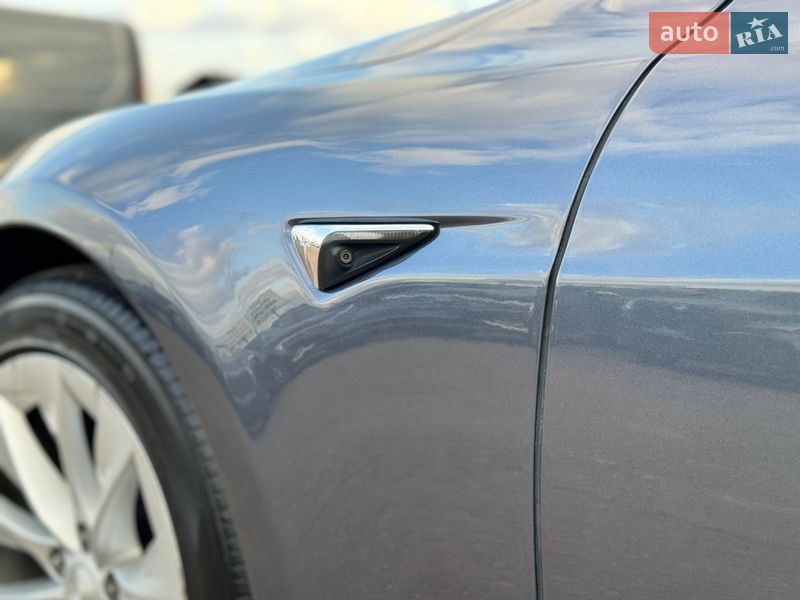 Ліфтбек Tesla Model S 2017 в Києві