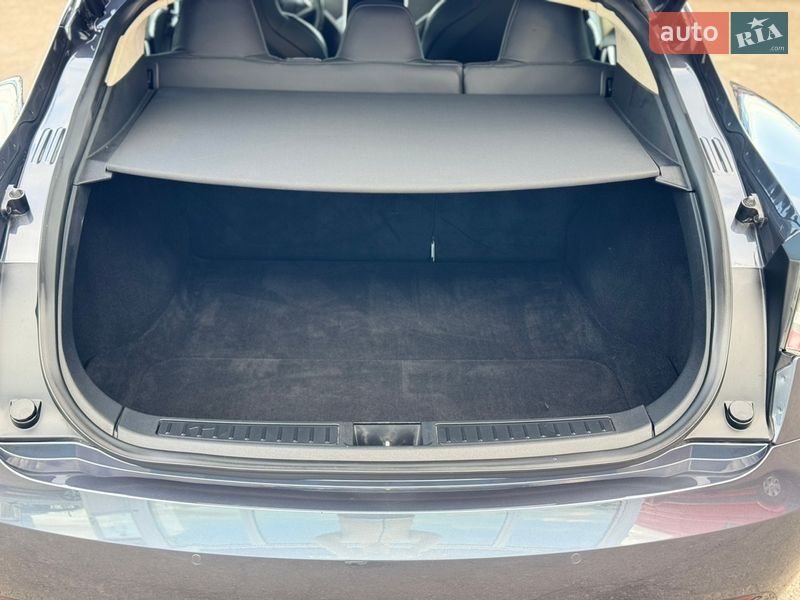 Ліфтбек Tesla Model S 2017 в Києві