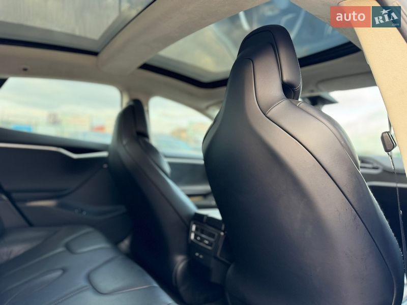 Ліфтбек Tesla Model S 2017 в Києві