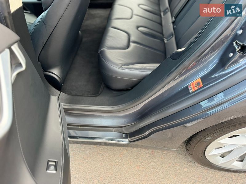 Ліфтбек Tesla Model S 2017 в Києві