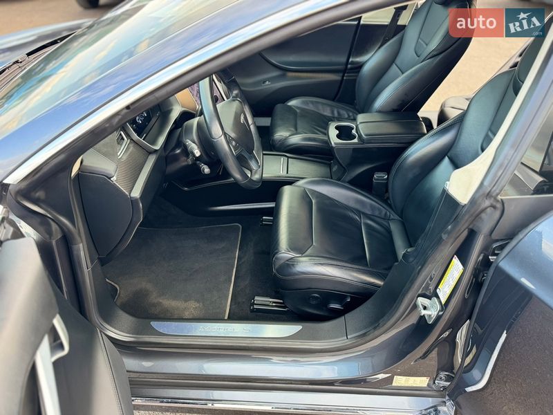 Ліфтбек Tesla Model S 2017 в Києві