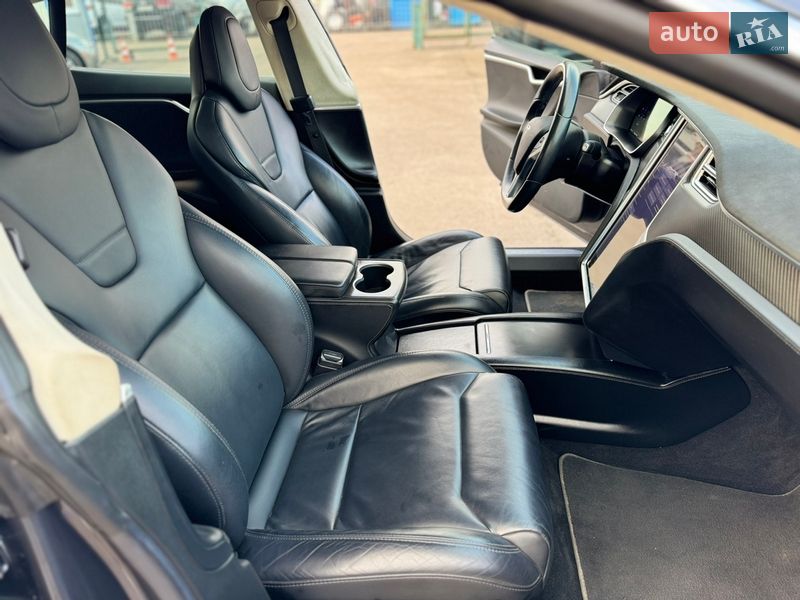 Ліфтбек Tesla Model S 2017 в Києві