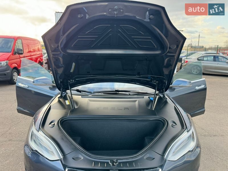 Ліфтбек Tesla Model S 2017 в Києві