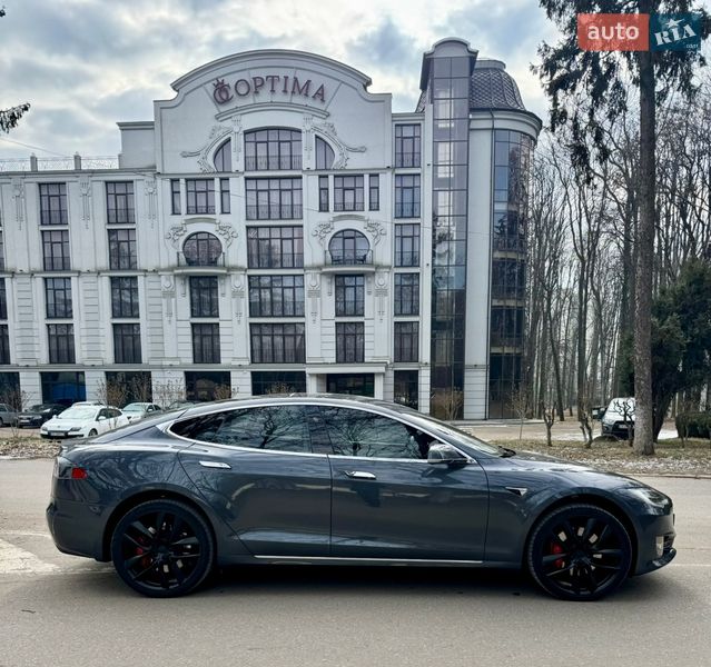Ліфтбек Tesla Model S 2018 в Чернівцях