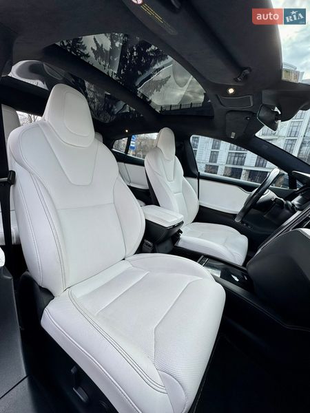 Ліфтбек Tesla Model S 2018 в Чернівцях