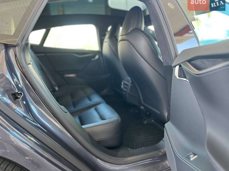 Лифтбек Tesla Model S 2020 в Одессе