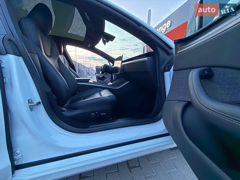 Лифтбек Tesla Model S 2022 в Львове