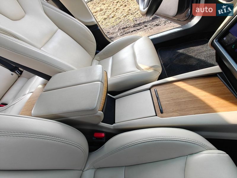 Ліфтбек Tesla Model S 2020 в Кривому Розі