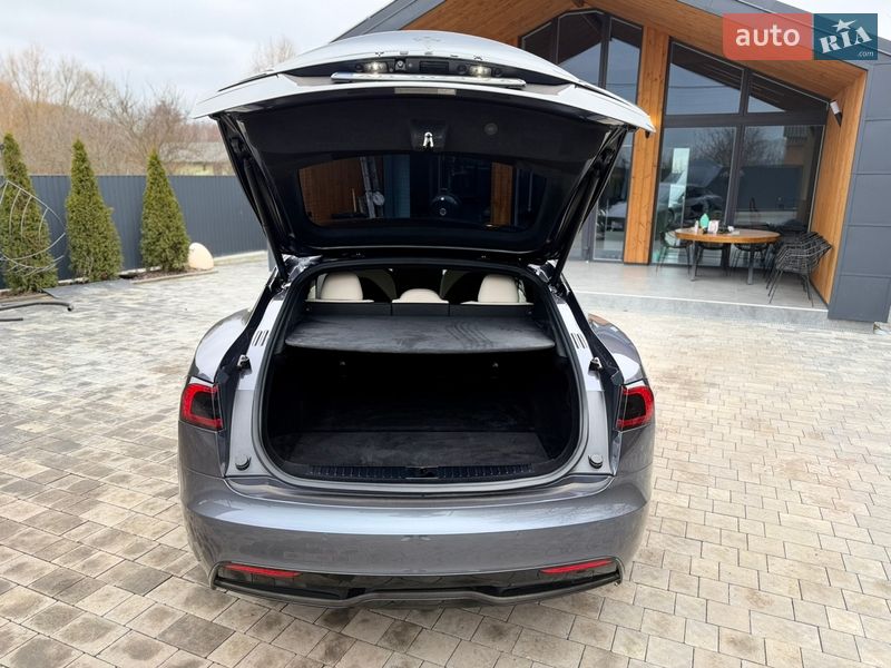 Лифтбек Tesla Model S 2021 в Виннице
