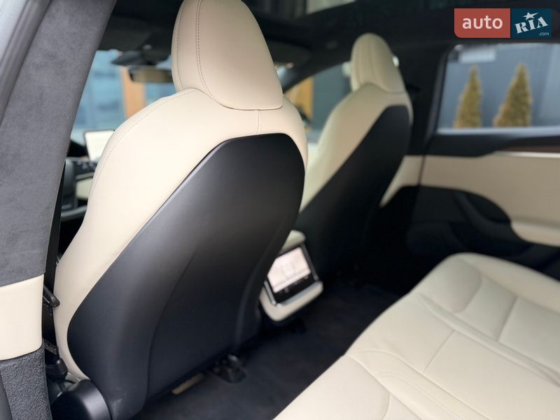 Лифтбек Tesla Model S 2021 в Виннице