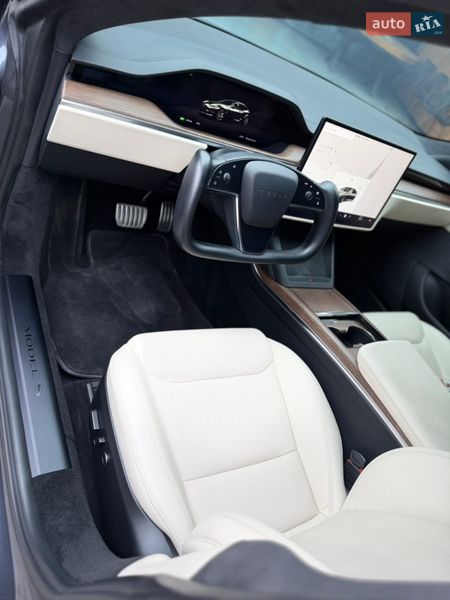 Лифтбек Tesla Model S 2021 в Виннице