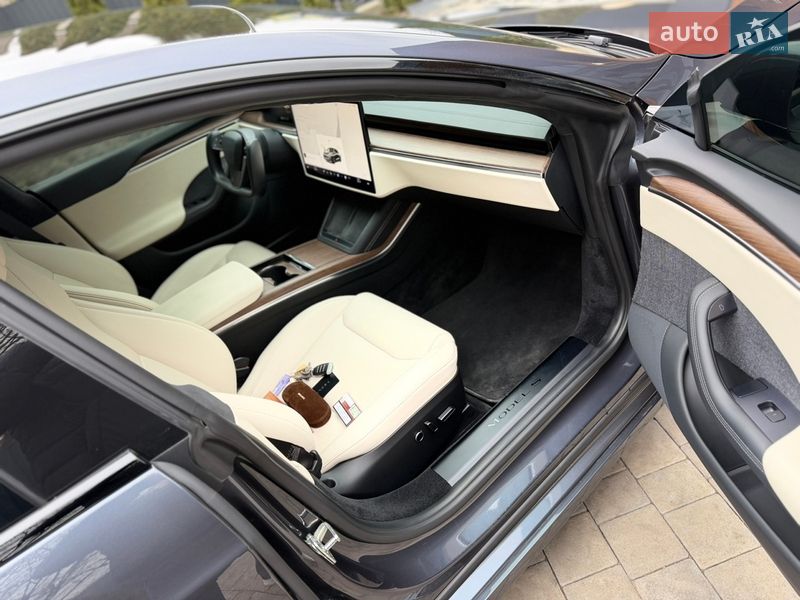 Лифтбек Tesla Model S 2021 в Виннице