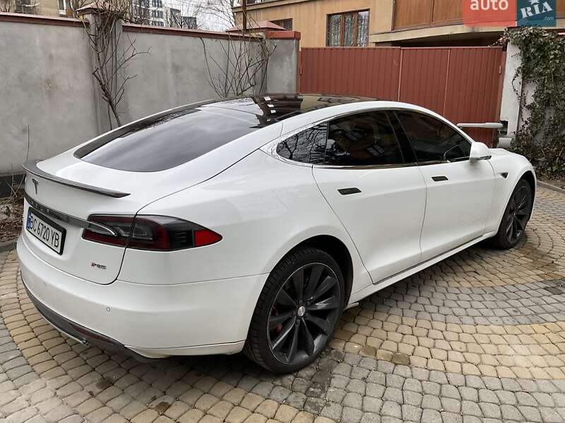Лифтбек Tesla Model S 2014 в Львове