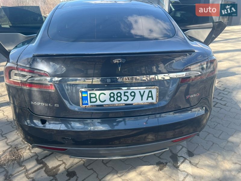 Лифтбек Tesla Model S 2015 в Львове