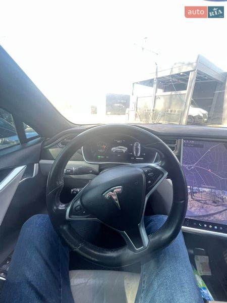 Лифтбек Tesla Model S 2015 в Львове