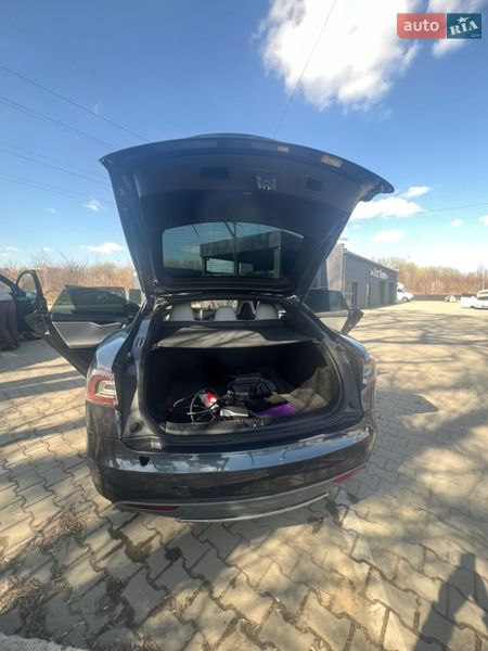 Лифтбек Tesla Model S 2015 в Львове