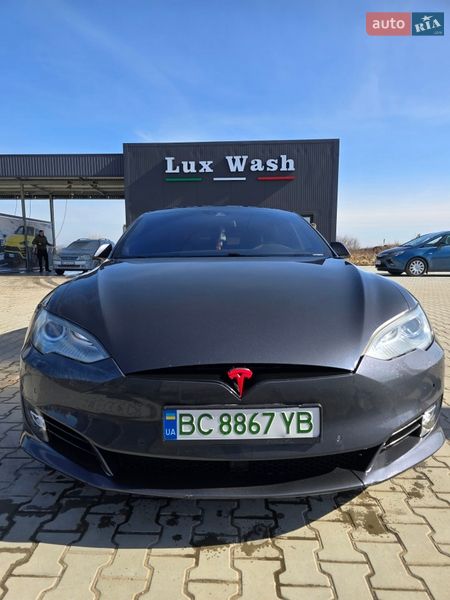 Ліфтбек Tesla Model S 2015 в Львові