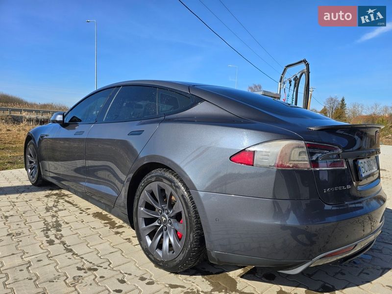 Ліфтбек Tesla Model S 2015 в Львові