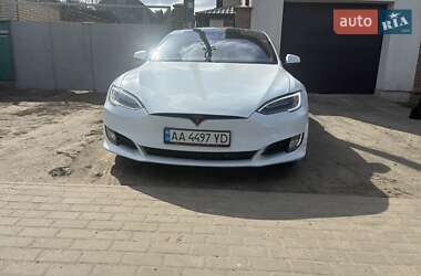 Лифтбек Tesla Model S 2016 в Киеве