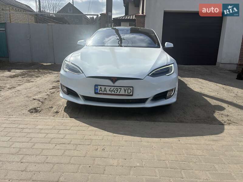 Tesla Model S 2016