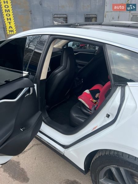 Лифтбек Tesla Model S 2014 в Киеве