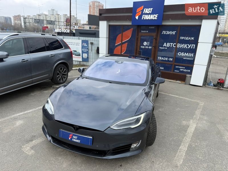 Лифтбек Tesla Model S 2016 в Киеве