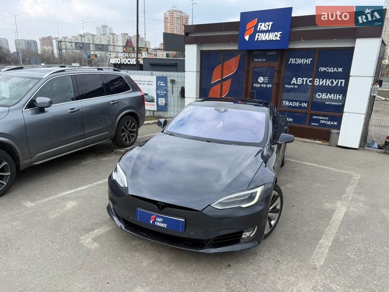 Лифтбек Tesla Model S 2016 в Киеве