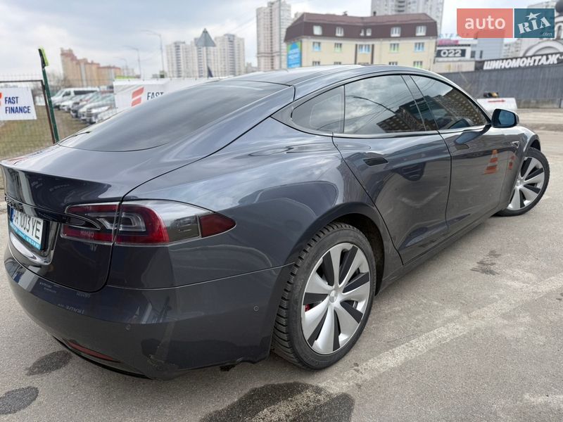 Лифтбек Tesla Model S 2016 в Киеве