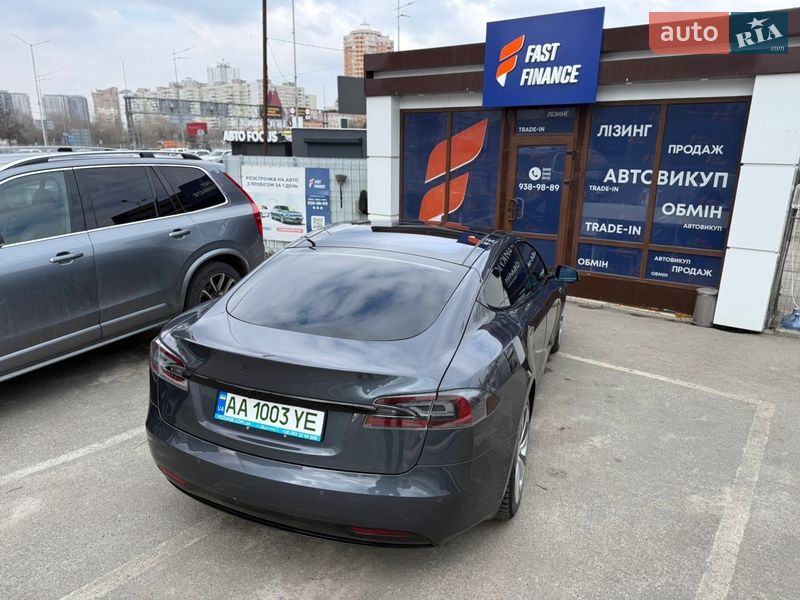 Лифтбек Tesla Model S 2016 в Киеве