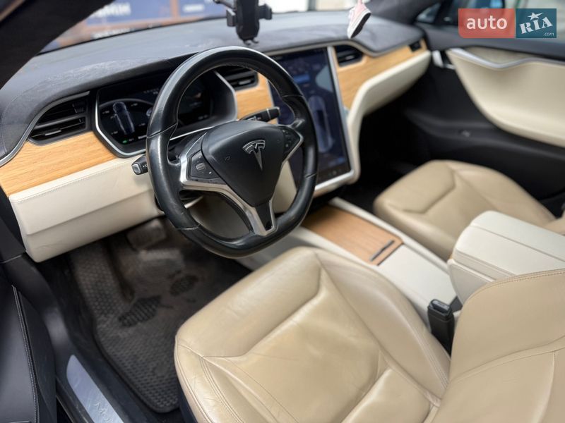 Лифтбек Tesla Model S 2016 в Киеве